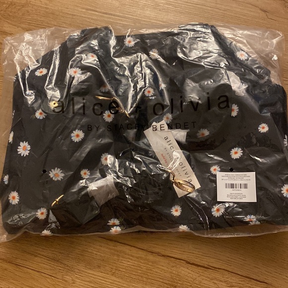 Alice and Olivia Daisy duffel bag - Picture 4 of 4